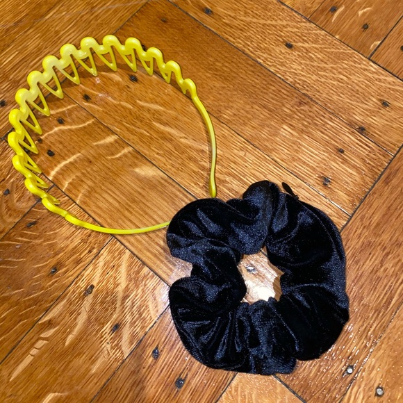 Velvet Scrunchie With Hidden Pocket Zipper Hair Tie + Plastic Yellow Headband - Picture 6 of 7